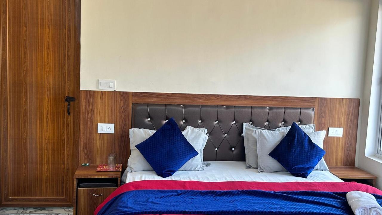 Chandra Palace Rishikesh Bagian luar foto