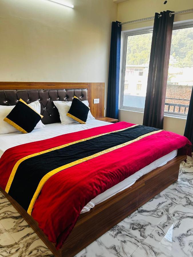 Chandra Palace Rishikesh Bagian luar foto